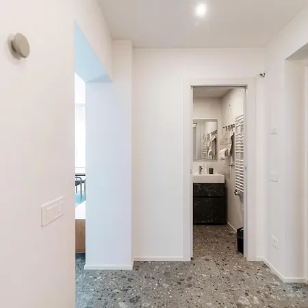 Martina - By Myhomeincomo 公寓