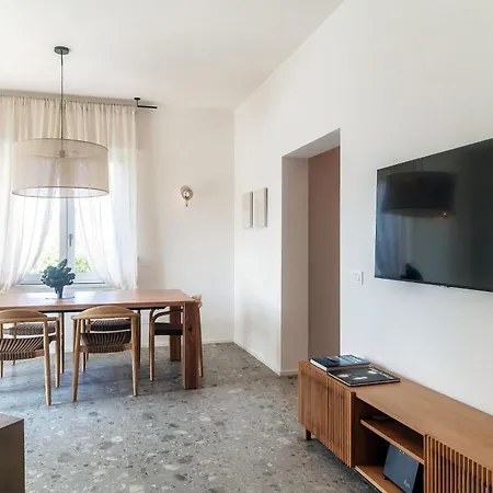 Martina - By Myhomeincomo * 科莫