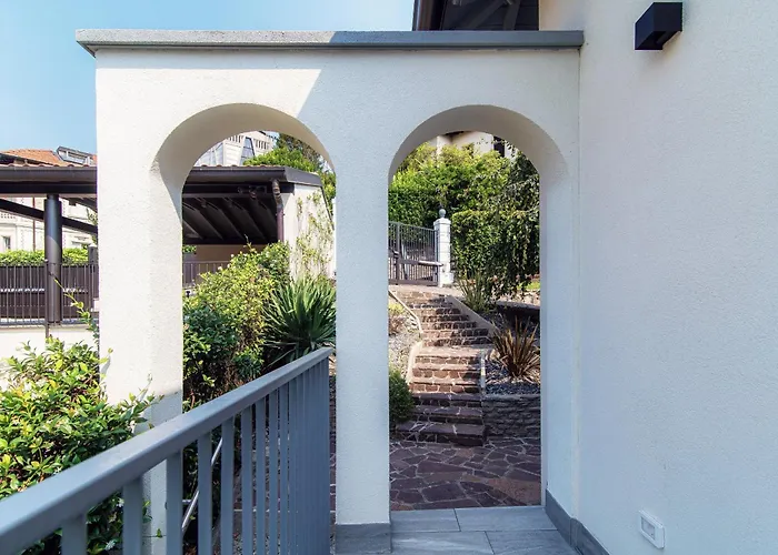 Martina - By Myhomeincomo *