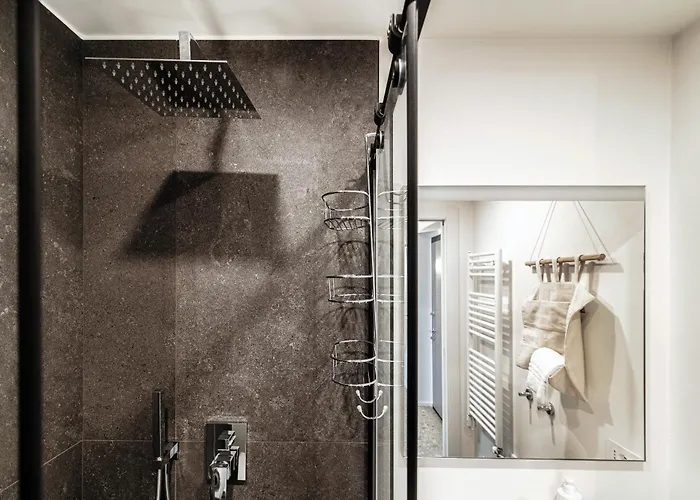 Martina - By Myhomeincomo *