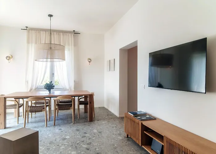 Martina - By Myhomeincomo * 科莫