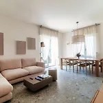 Apartment Martina - By Myhomeincomo