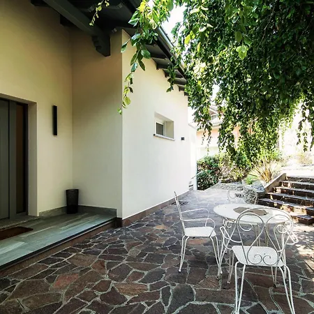 Martina - By Myhomeincomo *