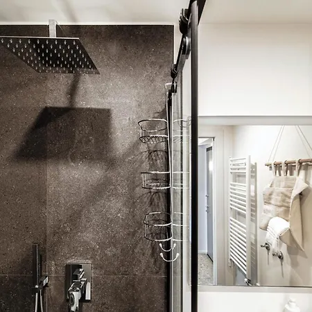 Martina - By Myhomeincomo *